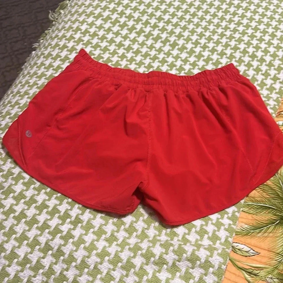 Lululemon Hotty Hot Low-Rise Short 2.5" - Picture 8 of 11